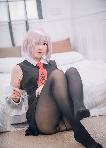 欧美女头像高冷黑白_720高清完整版播放